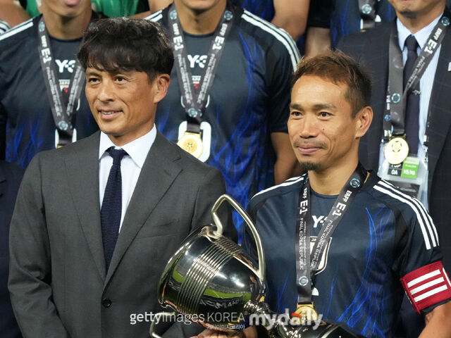 미야모토 일본축구협회 회장과 나가토모/게티이미지코리아