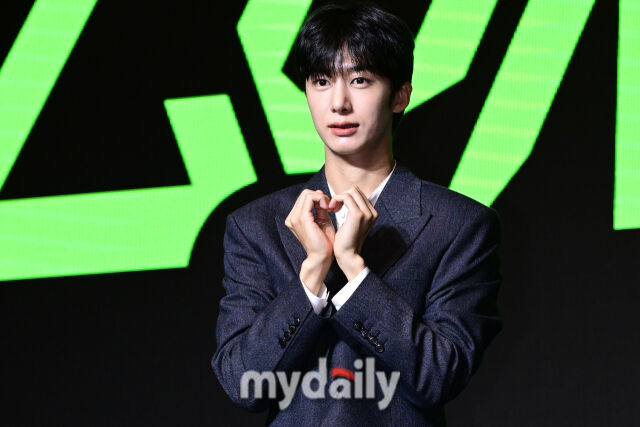 2025년 7월 16일 오후 여의도 콘래드 서울에서 진행된 몬스타엑스 콘서트 ‘2025 몬스타엑스 커넥트 엑스’ 기자회견에서 형원이 포즈를 취하고 있다. / 곽경훈 기자 (kphoto@mydaily.co.kr)