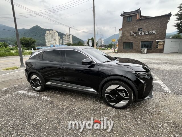 세닉 E-Tech 100% 일렉트릭 측면부. /심지원 기자