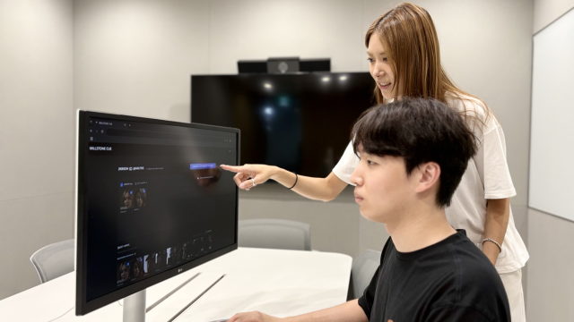 CJ AI실 직원들이 밀스톤 큐를 활용해 테스트 영상을 편집하고 있다. /CJ그룹