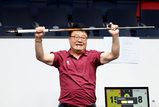 김무순이 우승을 차지하고 기뻐하고 있다./PBA