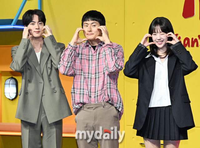 왼쪽부터 그룹 BTS 멤버 진, 기안84, 지예은 / 마이데일리