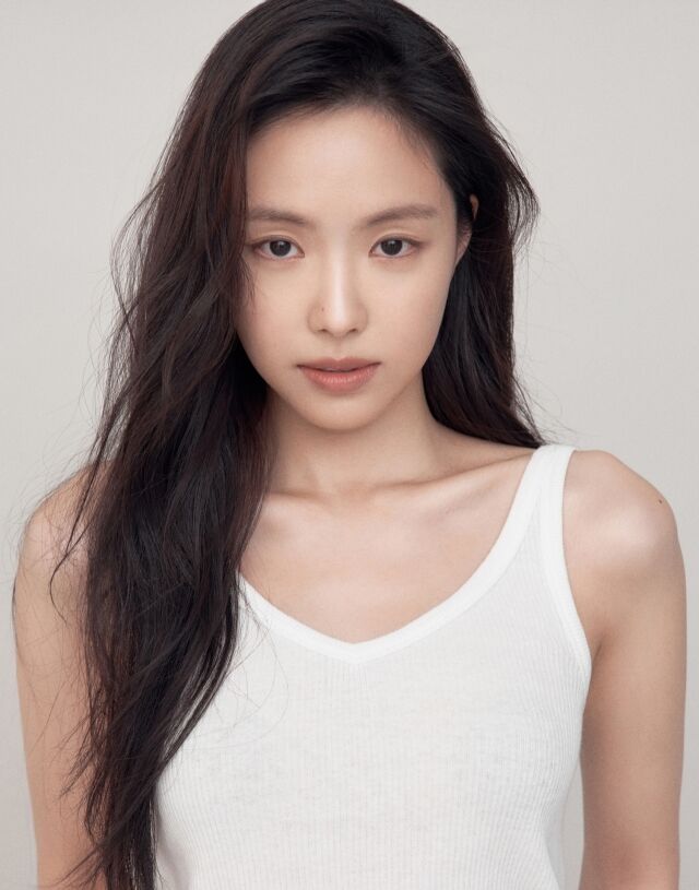 배우 손나은 프로필 사진/제이와이드컴퍼니
