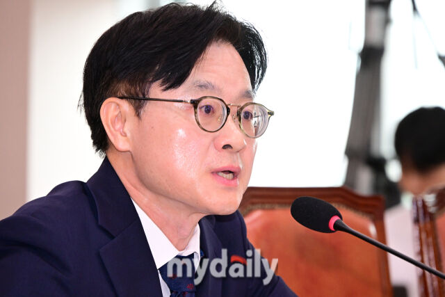 김정관 산업통상자원부 장관 후보자가 17일 서울 여의도 국회 산업통상자원위원회에서 진행된 장관 인사청문회에서 질의에 답하고 있다. /곽경훈 기자