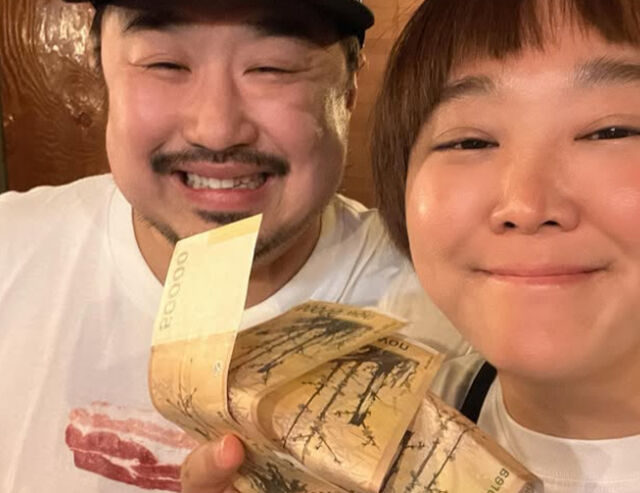 강재준이 후배에게 용돈을 줘 눈길을 끌고 있다. / 윤효동 소셜미디어