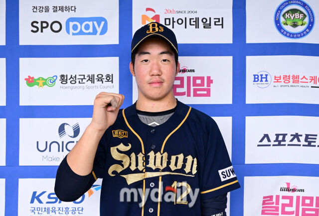 2025년 7월 19일 강원도 횡성베이스볼파크에서 '제2회 마이데일리배 전국유소년야구대회' 의정부시 유소년야구단과 수원북중SBC의 경기가 열렸다. 수원북중SBC 유현준이 승리 인터뷰를 하고 있다. /횡성베이스볼테마파크=유진형 기자