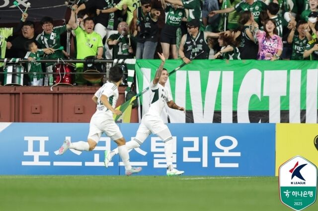 포항과 전북의 경기 모습/한국프로축구연맹