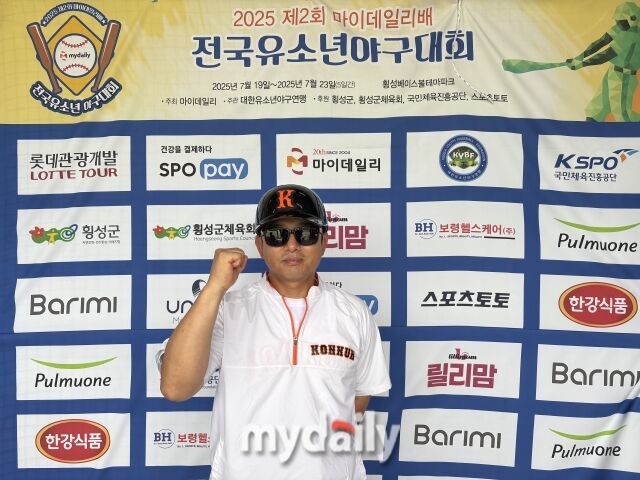 2025년 7월 20일 강원도 횡성베이스볼파크에서 '제2회 마이데일리배 전국유소년야구대회' 건대부중과 김포BC의 경기가 열렸다. 건대부중 박찬민 감독이 승리 후 인터뷰를 하고 있다. /횡성베이스볼테마파크=진병권 기자