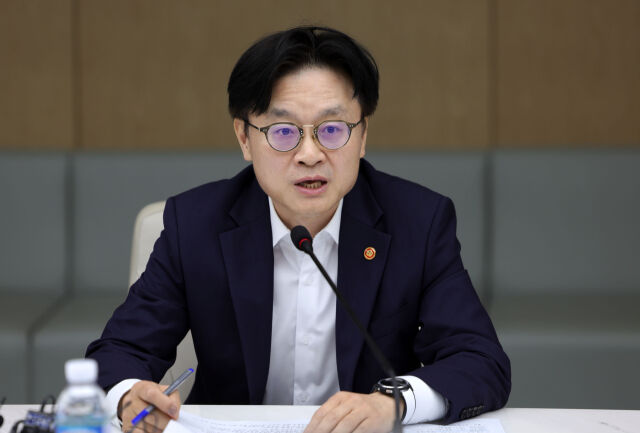 김정관 산업통상자원부 장관이 21일 서울 중구 대한상공회의소에서 열린 주요 경제 단체 및 업계와의 대미 통상 긴급 점검회의에서 발언하고 있다. /뉴시스