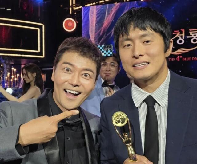 기안84가 '대환장기안장'으로 남자 예능인 상을 수상했다. / 전현무 소셜미디어