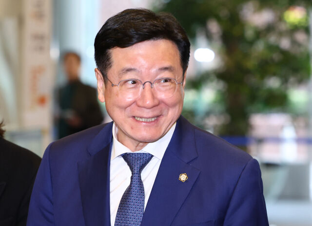 이찬희 삼성 준법감시위원회(준감위) 위원장이 지난 3월 18일 서울 서초구 삼성생명 서초타워에서 열린 삼성 준감위 정례회의에 참석하고 있다. /뉴시스