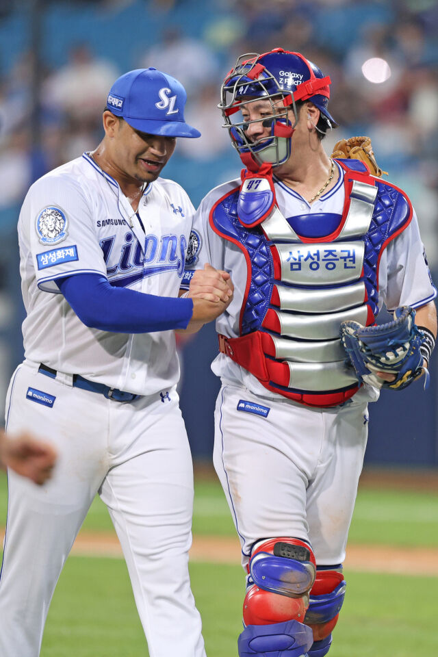 삼성 라이온즈 헤르손 가라비토와 강민호./삼성 라이온즈