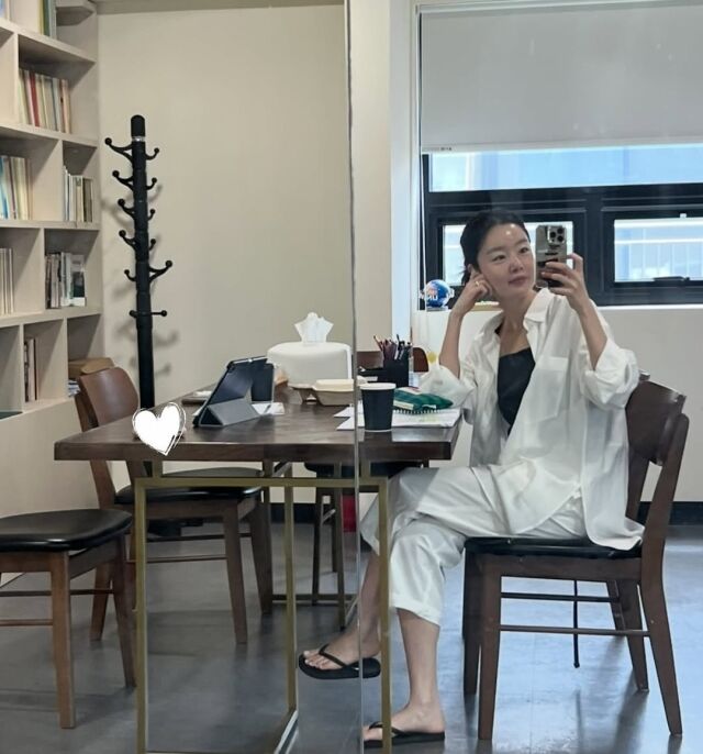 한선화가 일상에서도 빛나는 물광 미모를 자랑했다. / 한선화 인스타그램 캡처