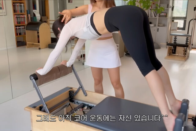 손연재가 필라테스를 하며 코어 근육을 기르고 있다. / 유튜브 '손연재'