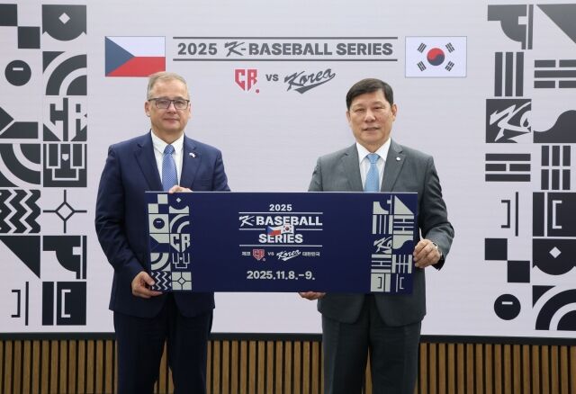 KBO와 체코야구협회가 대표팀 평가전 개최 협약식을 맺었다./KBO
