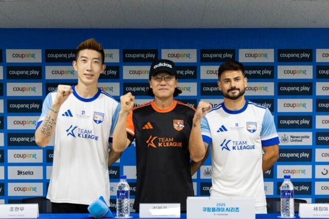 왼쪽부터 조현우, 김판곤 감독, 세징야./쿠팡플레이