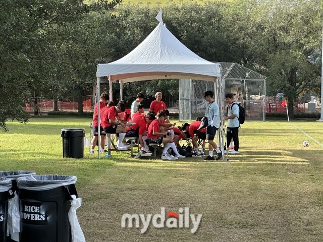 'Genuine Cup Houston 2025' 첫 경기에서 승리를 거둔 FC서울(해치서울FC) 선수단./휴스턴(미국)=노찬혁 기자