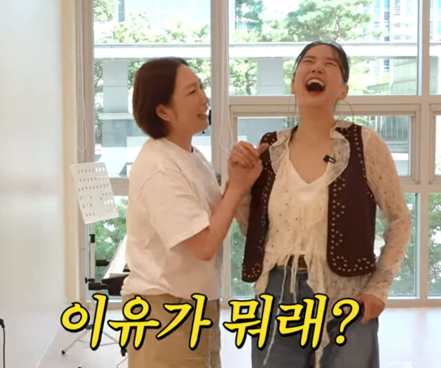 정경미가 장영란의 동서가 학원을 그만 둔 이유에 대해 궁금해 하고 있다. / 유튜브 'A급 장영란'