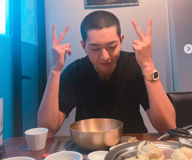 이정신이 '까까머리' 사진을 공개했다. / 이정신 소셜미디어
