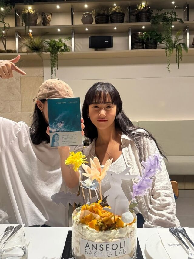 포미닛 허가윤이 책을 출간했다. / 전지윤 인스타그램 캡처