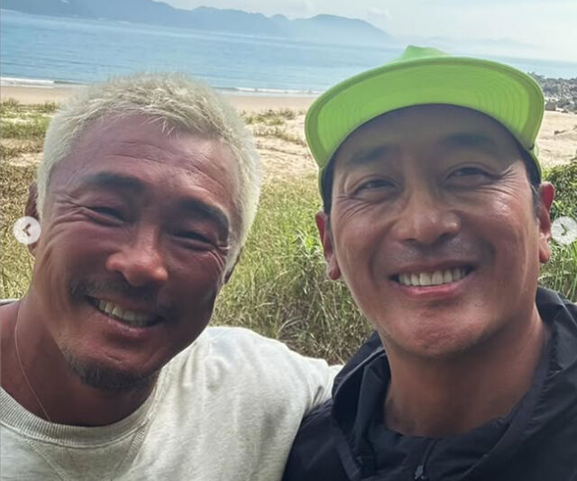 추성훈이 하정우와 함께한 여행 사진을 공개해 화제다. / 추성훈 소셜미디어