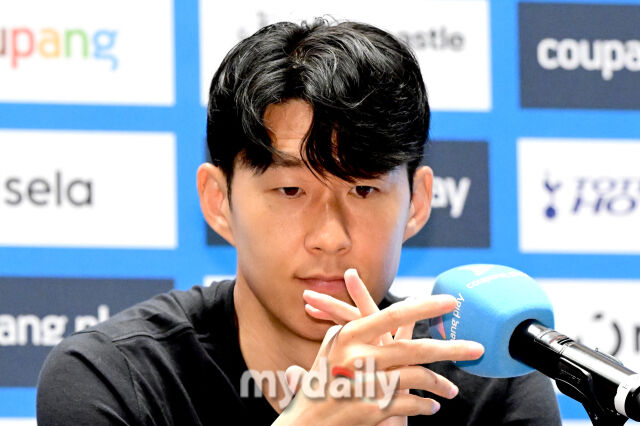 2일 오전 서울 여의도 IFC에서 '2025 쿠팡플레이 시리즈, 토트넘 홋스퍼 FC 기자회견'이 열렸다. 토트넘 손흥민이 이적을 발표하고 있다./유진형 기자