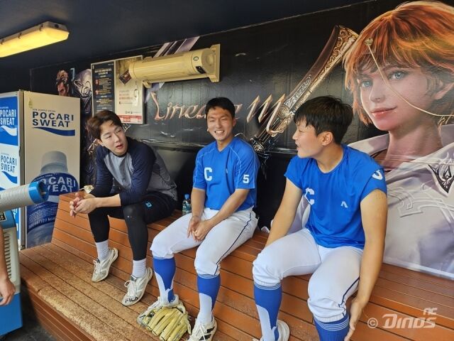 NC 다이노스 박건우, 강민규 학생, 강지호 학생(왼쪽부터)./NC 다이노스