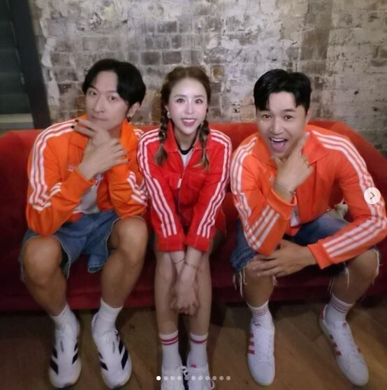 코요태 빽가, 신지, 김종민(왼쪽부터)이 지난 3일 호주 콘서트를 마치고 포즈를 취했다./신지 소셜미디어