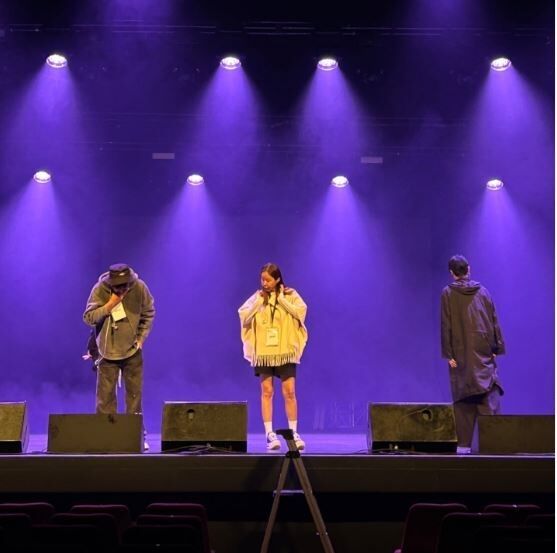 코요태가 3일 호주 콘서트에 앞서 리허설을 하고 있다./신지 소셜미디어
