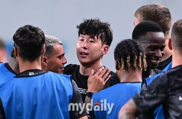 고별전이 끝난 뒤 눈물을 흘리는 손흥민./유진형 기자