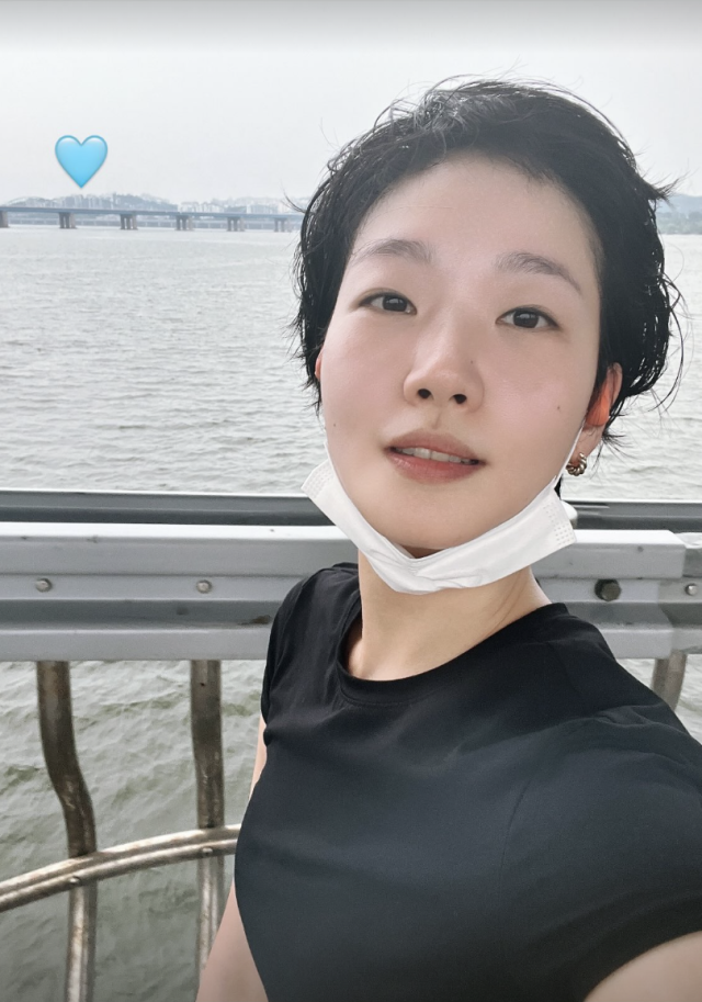 배우 김고은이 한강에서 러닝하는 일상을 공개했다. / 김고은 인스타그램 캡처