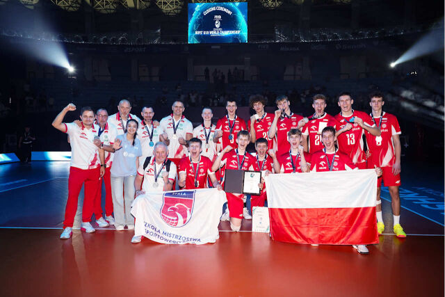 19세 이하 세계선수권에서 3위를 차지한 폴란드./FIVB