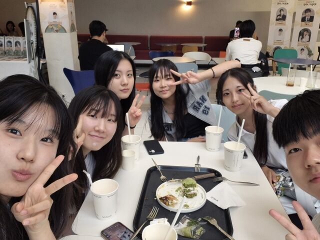 여름방학을 맞아 한국을 찾은 일본 스기나미소고 학생들이 미림마이스터고 학생들과 함께 우정 교류 활동을 가졌다. /미림마이스터고