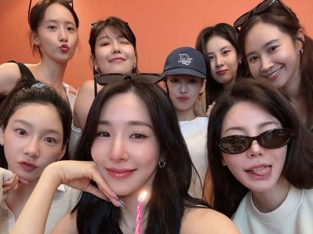 소년시대 18주년을 맞아 완전체로 모인 멤버들. /써니 소셜미디어