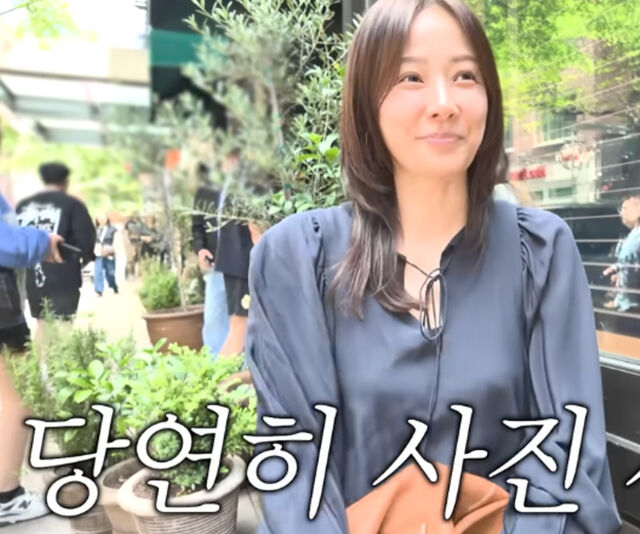 한국팬이 손태영에게 사진을 요청했다. / 유튜브 'Mrs. 뉴저지'