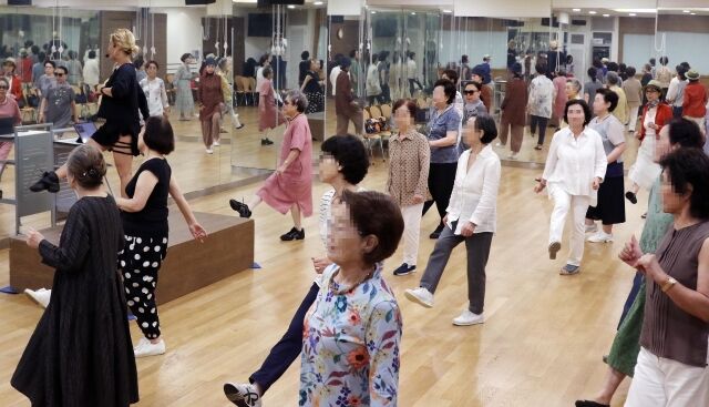 신세계아카데미 시니어댄스 강좌. /신세계백화점