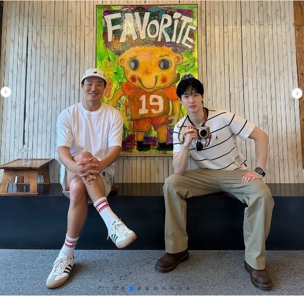 배우 장동윤(오른쪽)과 이희준. /장동윤 소셜미디어