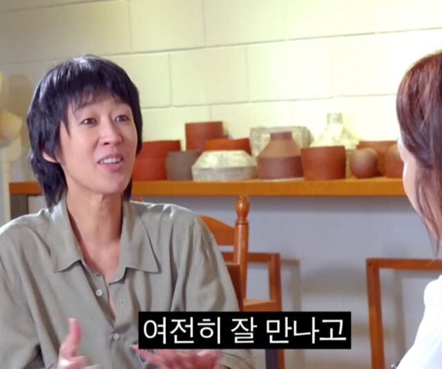 홍진경이 이혼 후 양가 부모님들이 여전히 왕래하고 있다고 밝혔다. / 유튜브 '집 나간 정선희'