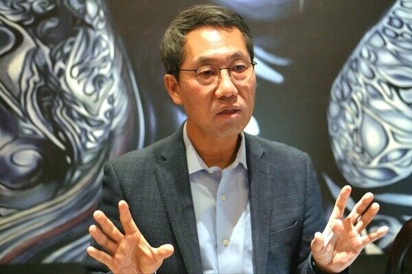 SK바이오팜 이동훈 사장이 올초 미국 샌프란시스코에서 열린 JP모건 헬스케어 컨퍼런스에서 유로파마와의 디지털 헬스케어 JV 설립 계획을 발표하는 모습. /SK바이오팜