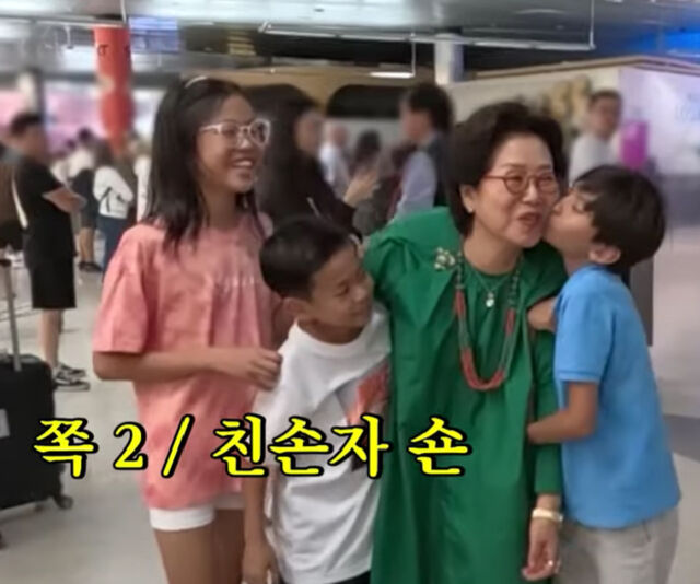 선우용여가 손주들과 만나 행복한 미소를 보여줬다. / 유튜브 '순풍 선우용여'