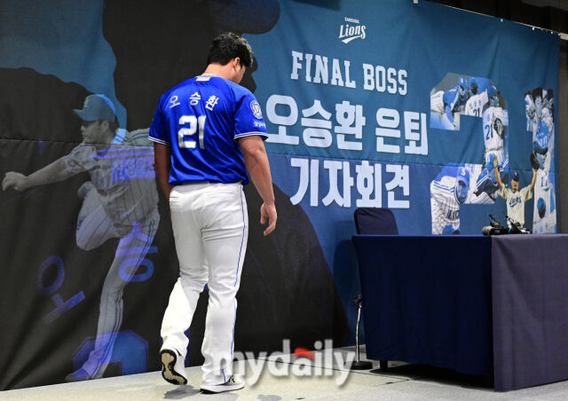 2025년 8월 7일 오후 인천 오라카이 송도파크 호텔에서 삼성 라이온즈 오승환 은퇴 기자회견이 열렸다. 오승환은 한미일 통산 549세이브를 기록한 한국 최고의 마무리 투수다. KBO리그에서 427세이브, 일본에서 80세이브, 메이저리그에서 42세이브를 기록했다. 오승환이 은퇴 기자회견에 참석하고 있다./인천=유진형 기자