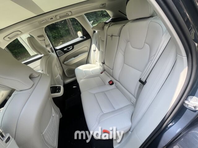 볼보 신형 XC60 2열 공간. /심지원 기자