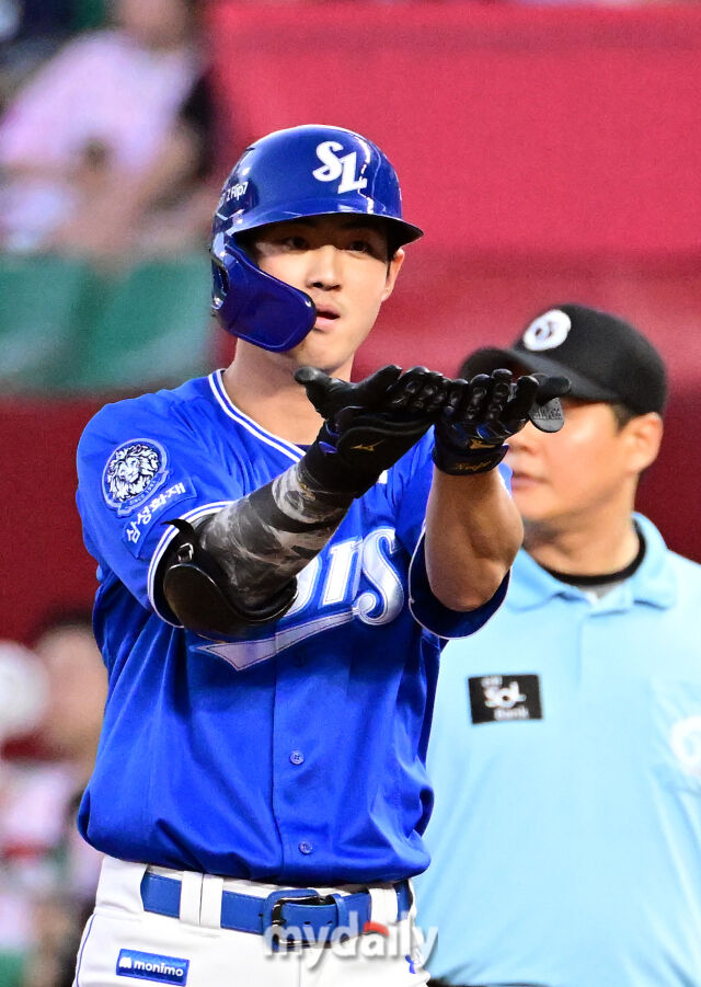 2025년 8월 7일 오후 인천 SSG랜더스필드에서 열린 '2025 신한 SOL뱅크 KBO 리그' 삼성 라이온즈와 SSG랜더스의 경기 삼성 구자욱이 4회초 2사 2.3루서 2타점 적시타를 친 뒤 기뻐하고 있다./마이데일리