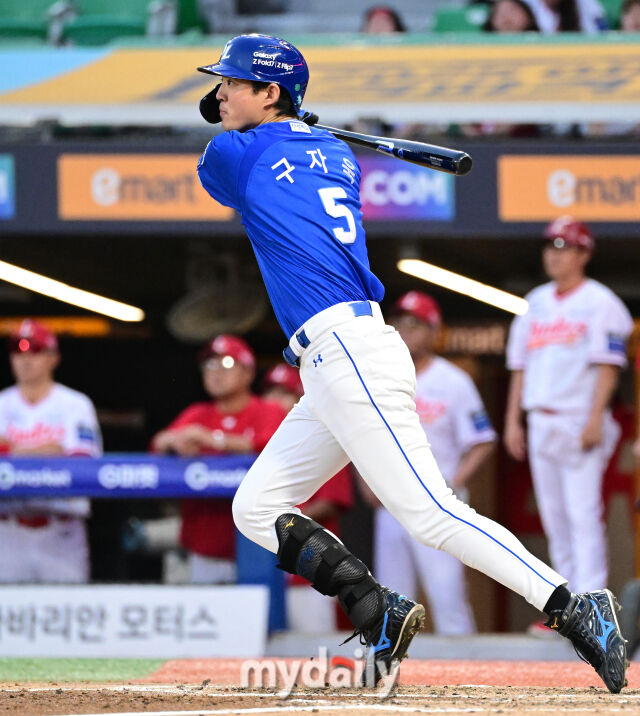 2025년 8월 7일 오후 인천 SSG랜더스필드에서 열린 '2025 신한 SOL뱅크 KBO 리그' 삼성 라이온즈와 SSG랜더스의 경기 삼성 구자욱이 4회초 2사 2.3루서 2타점 적시타를 치고 있다./인천=유진형 기자