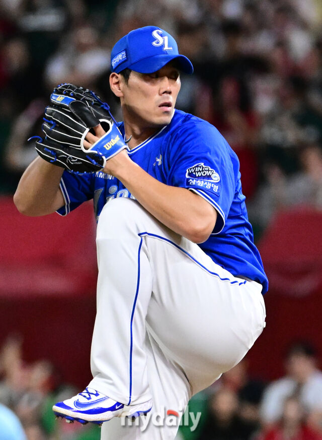 2025년 8월 7일 오후 인천 SSG랜더스필드에서 열린 '2025 신한 SOL뱅크 KBO 리그' 삼성 라이온즈와 SSG랜더스의 경기 삼성 김재윤이 9회말 구원등판해 역투하고 있다./마이데일리