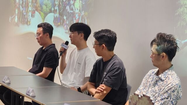 왼쪽부터 이정환 픽셀트라이브 시스템 디렉터, 배정현 픽셀트라이브 대표, 최진성 픽셀트라이브 PD, 정태룡 픽셀트라이브 콘텐츠 디렉터. /카카오게임즈