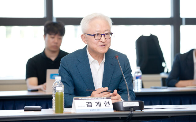 경계현 삼성전자 고문이 12일 서울 종로구 국가과학기술자문회의 대회의실에서 열린 '민관합동 과학기술인재 유출방지 및 유치 TF 착수회의' 에서 발언하고 있다. /과학기술정보통신부