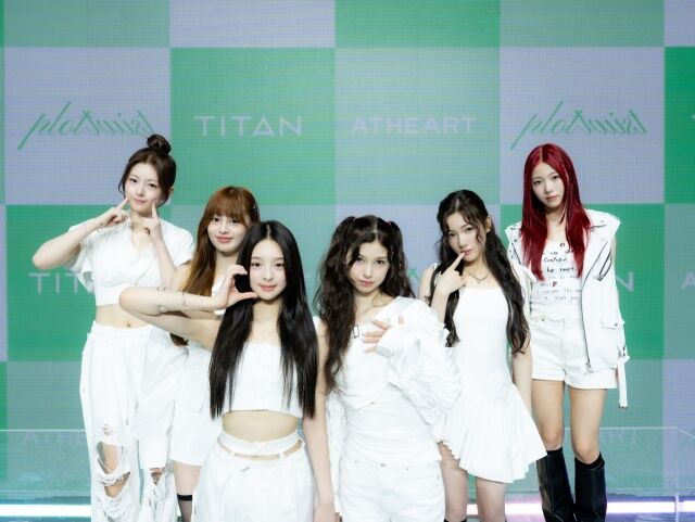 앳하트 (왼쪽부터) 봄·케이틀린·나현·미치·서현·아린/타이탄 콘텐츠 제공
