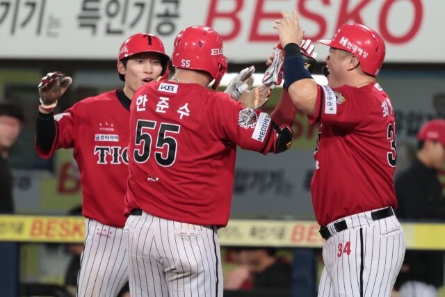 한준수와 KIA 선수들/KIA 타이거즈