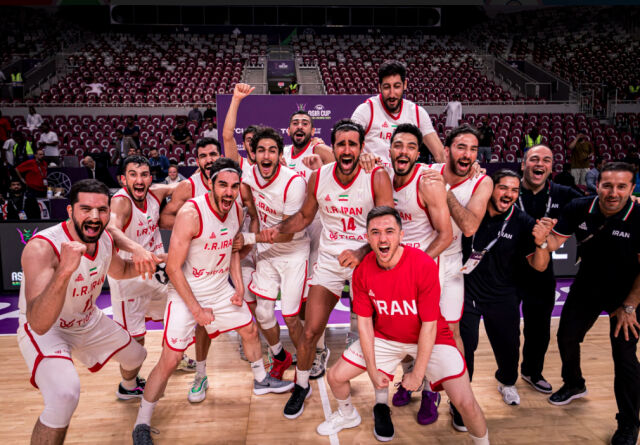 이란 선수들이 14일 대만과 경기에서 승리한 후 환호하고 있다. /FIBA 제공